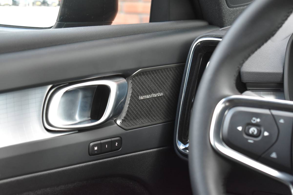 Volvo XC40 Volvo XC40 B4 211PK Plus Dark | Trekhaak | Verwarmbare voorruit |