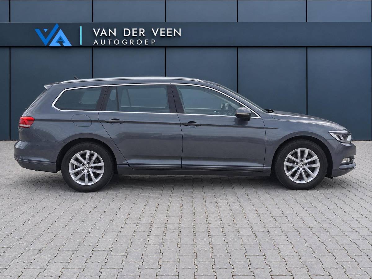 Volkswagen Passat Volkswagen Passat Variant 1.6 TDI Comfortline | Climate controle | Cruise controle | Bluetooth | Parkeersensoren | Dakdragers | Navigatie | Draadloze telefoonlader | Elektrische ramen | 16 Inch LMV |