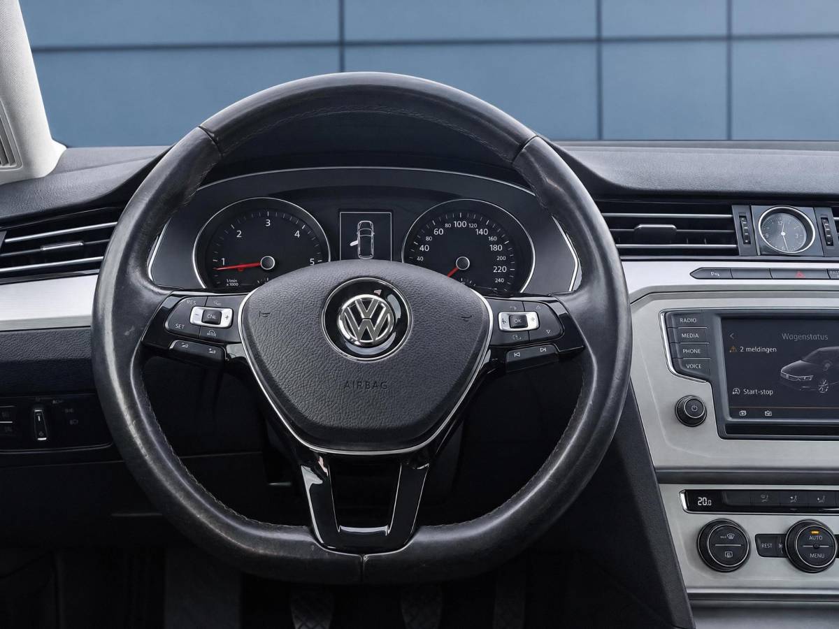 Volkswagen Passat Volkswagen Passat Variant 1.6 TDI Comfortline | Climate controle | Cruise controle | Bluetooth | Parkeersensoren | Dakdragers | Navigatie | Draadloze telefoonlader | Elektrische ramen | 16 Inch LMV |
