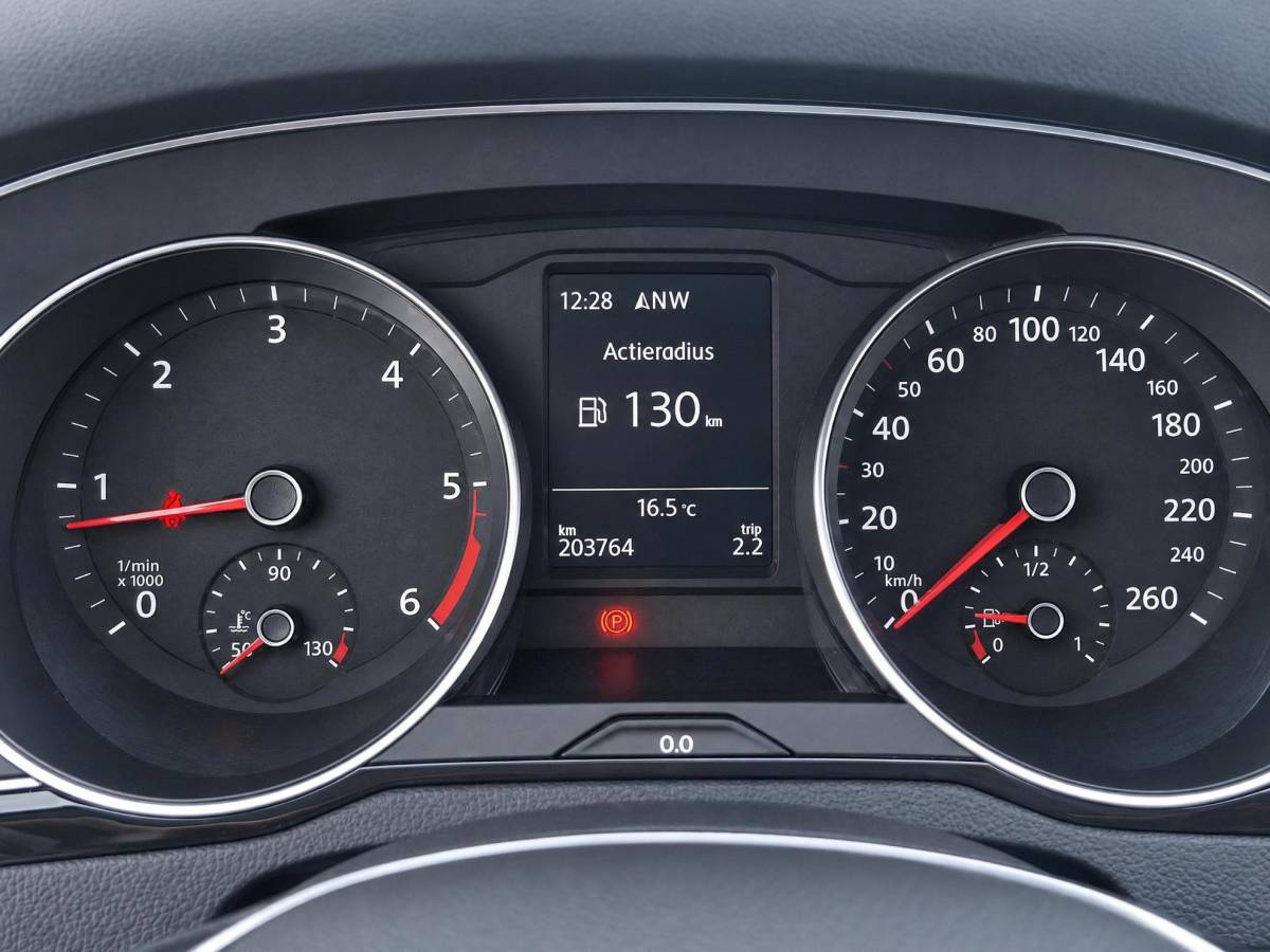 Volkswagen Passat Volkswagen Passat Variant 1.6 TDI Comfortline | Climate controle | Cruise controle | Bluetooth | Parkeersensoren | Dakdragers | Navigatie | Draadloze telefoonlader | Elektrische ramen | 16 Inch LMV |