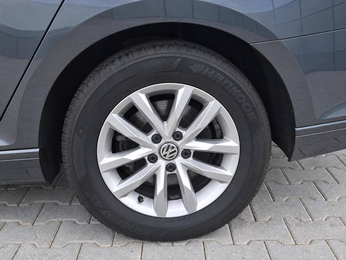 Volkswagen Passat Volkswagen Passat Variant 1.6 TDI Comfortline | Climate controle | Cruise controle | Bluetooth | Parkeersensoren | Dakdragers | Navigatie | Draadloze telefoonlader | Elektrische ramen | 16 Inch LMV |