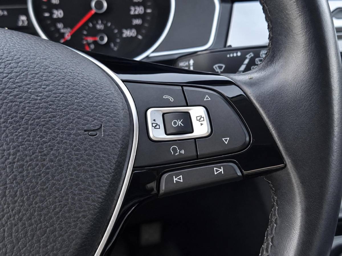 Volkswagen Passat Volkswagen Passat Variant 1.6 TDI Comfortline | Climate controle | Cruise controle | Bluetooth | Parkeersensoren | Dakdragers | Navigatie | Draadloze telefoonlader | Elektrische ramen | 16 Inch LMV |