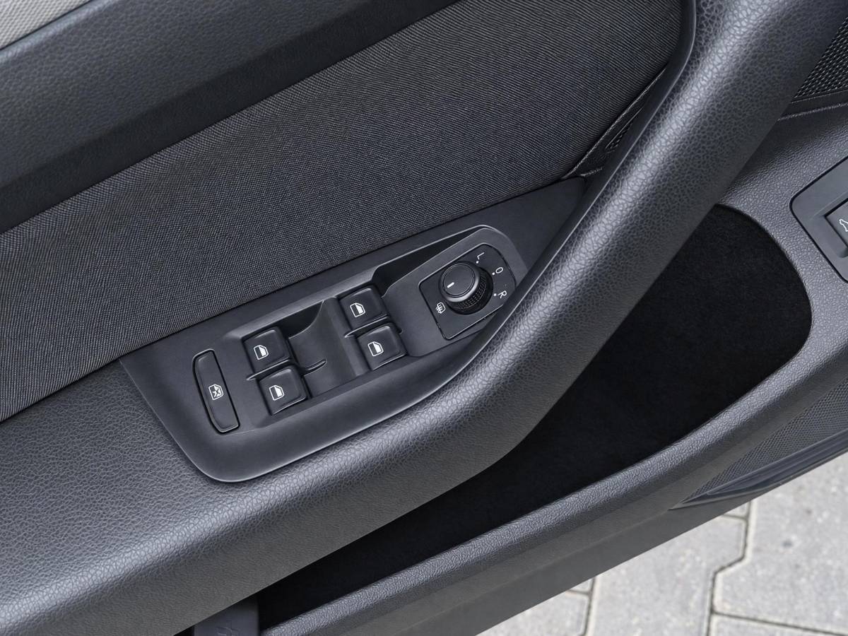 Volkswagen Passat Volkswagen Passat Variant 1.6 TDI Comfortline | Climate controle | Cruise controle | Bluetooth | Parkeersensoren | Dakdragers | Navigatie | Draadloze telefoonlader | Elektrische ramen | 16 Inch LMV |
