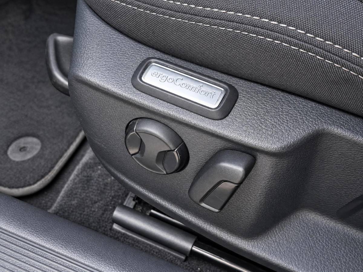 Volkswagen Passat Volkswagen Passat Variant 1.6 TDI Comfortline | Climate controle | Cruise controle | Bluetooth | Parkeersensoren | Dakdragers | Navigatie | Draadloze telefoonlader | Elektrische ramen | 16 Inch LMV |