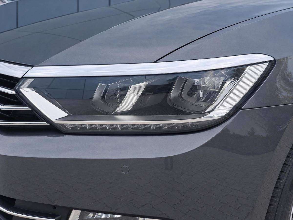 Volkswagen Passat Volkswagen Passat Variant 1.6 TDI Comfortline | Climate controle | Cruise controle | Bluetooth | Parkeersensoren | Dakdragers | Navigatie | Draadloze telefoonlader | Elektrische ramen | 16 Inch LMV |