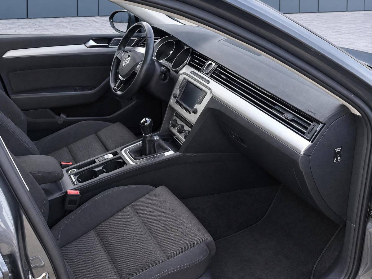 Volkswagen Passat Volkswagen Passat Variant 1.6 TDI Comfortline | Climate controle | Cruise controle | Bluetooth | Parkeersensoren | Dakdragers | Navigatie | Draadloze telefoonlader | Elektrische ramen | 16 Inch LMV |