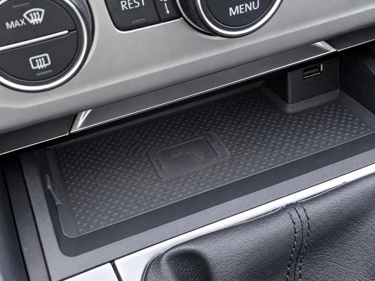 Volkswagen Passat Volkswagen Passat Variant 1.6 TDI Comfortline | Climate controle | Cruise controle | Bluetooth | Parkeersensoren | Dakdragers | Navigatie | Draadloze telefoonlader | Elektrische ramen | 16 Inch LMV |