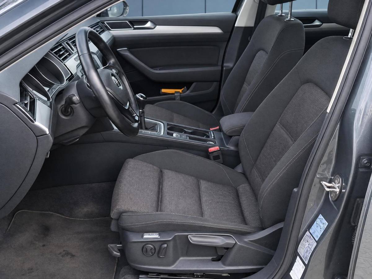 Volkswagen Passat Volkswagen Passat Variant 1.6 TDI Comfortline | Climate controle | Cruise controle | Bluetooth | Parkeersensoren | Dakdragers | Navigatie | Draadloze telefoonlader | Elektrische ramen | 16 Inch LMV |