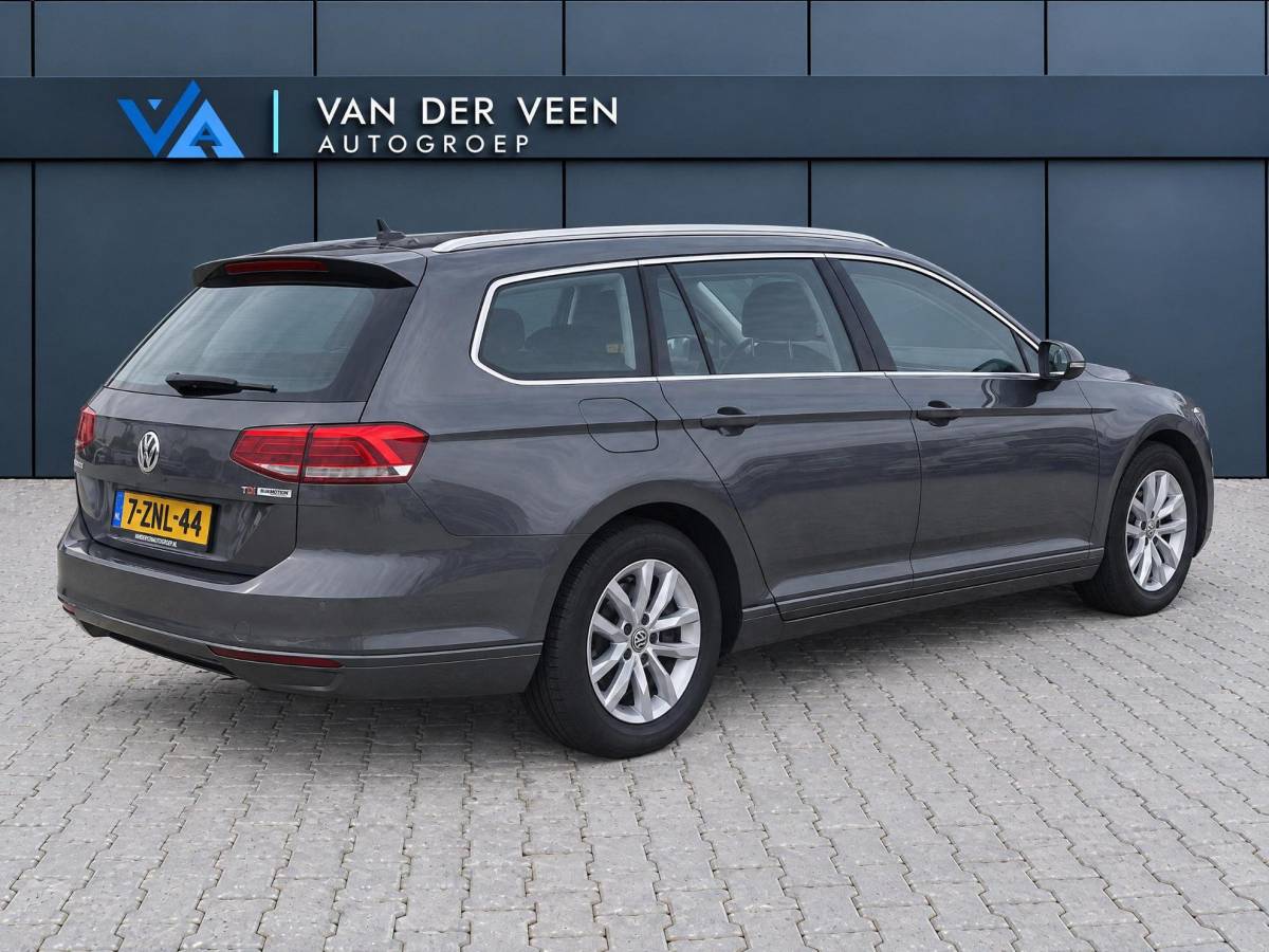 Volkswagen Passat Volkswagen Passat Variant 1.6 TDI Comfortline | Climate controle | Cruise controle | Bluetooth | Parkeersensoren | Dakdragers | Navigatie | Draadloze telefoonlader | Elektrische ramen | 16 Inch LMV |