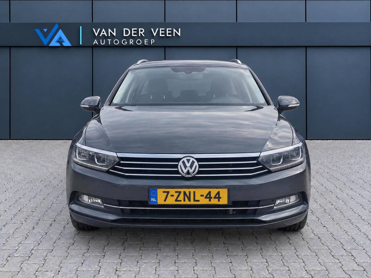 Volkswagen Passat Volkswagen Passat Variant 1.6 TDI Comfortline | Climate controle | Cruise controle | Bluetooth | Parkeersensoren | Dakdragers | Navigatie | Draadloze telefoonlader | Elektrische ramen | 16 Inch LMV |