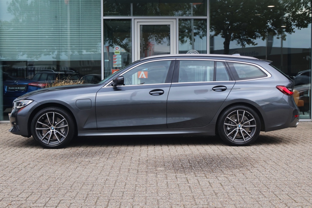 BMW 3 Serie BMW 3-Serie Touring (G21) 330e 292pk Aut | Harman/Kardon | Cruise | Carplay | Keyless | Stoelverwarming
