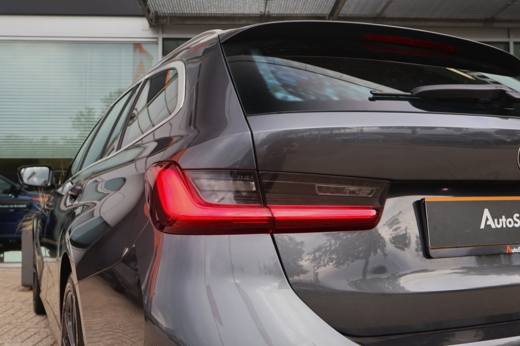 BMW 3 Serie BMW 3-Serie Touring (G21) 330e 292pk Aut | Harman/Kardon | Cruise | Carplay | Keyless | Stoelverwarming
