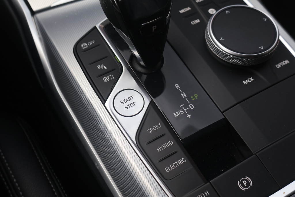 BMW 3 Serie BMW 3-Serie Touring (G21) 330e 292pk Aut | Harman/Kardon | Cruise | Carplay | Keyless | Stoelverwarming
