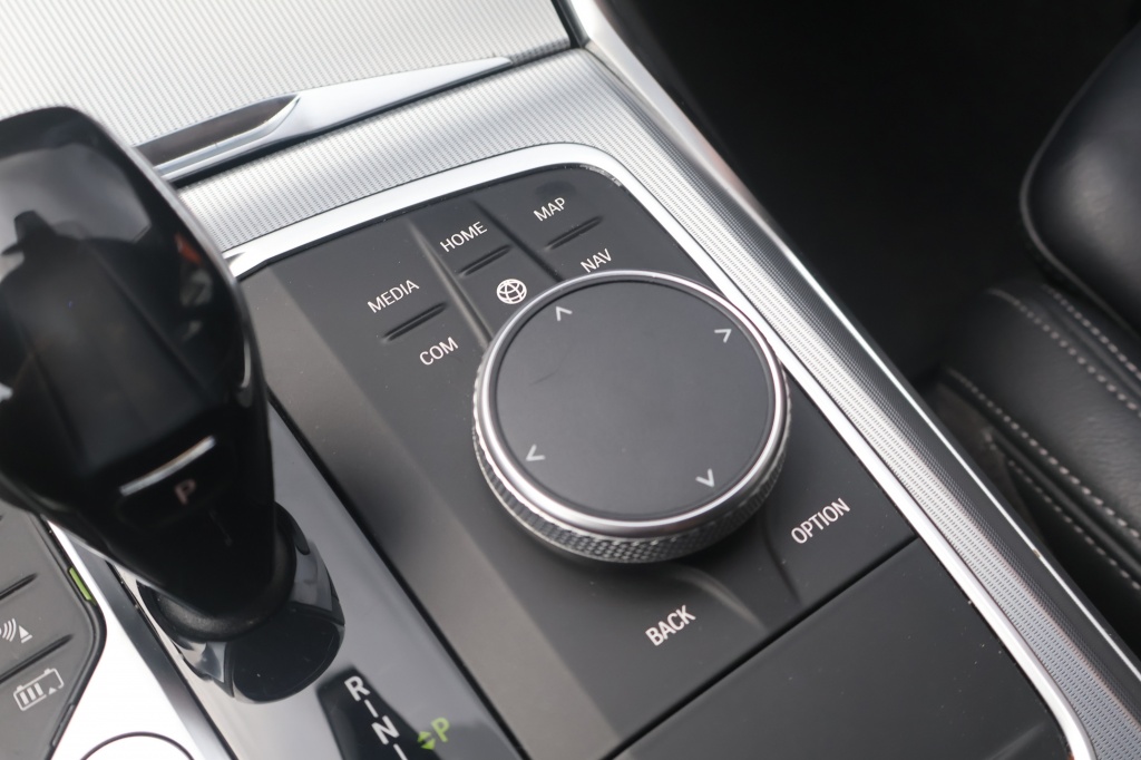 BMW 3 Serie BMW 3-Serie Touring (G21) 330e 292pk Aut | Harman/Kardon | Cruise | Carplay | Keyless | Stoelverwarming