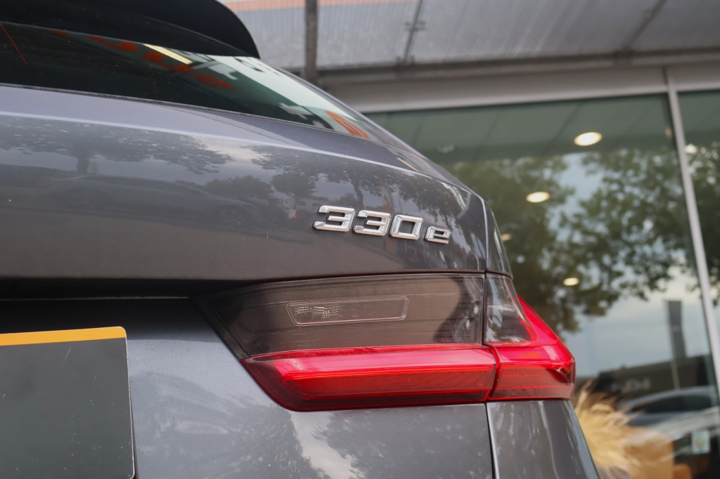 BMW 3 Serie BMW 3-Serie Touring (G21) 330e 292pk Aut | Harman/Kardon | Cruise | Carplay | Keyless | Stoelverwarming