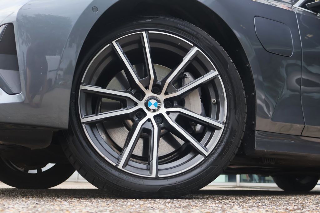 BMW 3 Serie BMW 3-Serie Touring (G21) 330e 292pk Aut | Harman/Kardon | Cruise | Carplay | Keyless | Stoelverwarming
