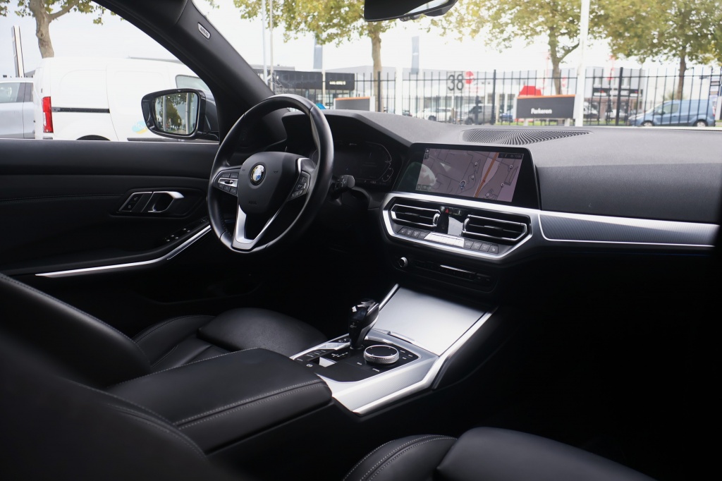 BMW 3 Serie BMW 3-Serie Touring (G21) 330e 292pk Aut | Harman/Kardon | Cruise | Carplay | Keyless | Stoelverwarming