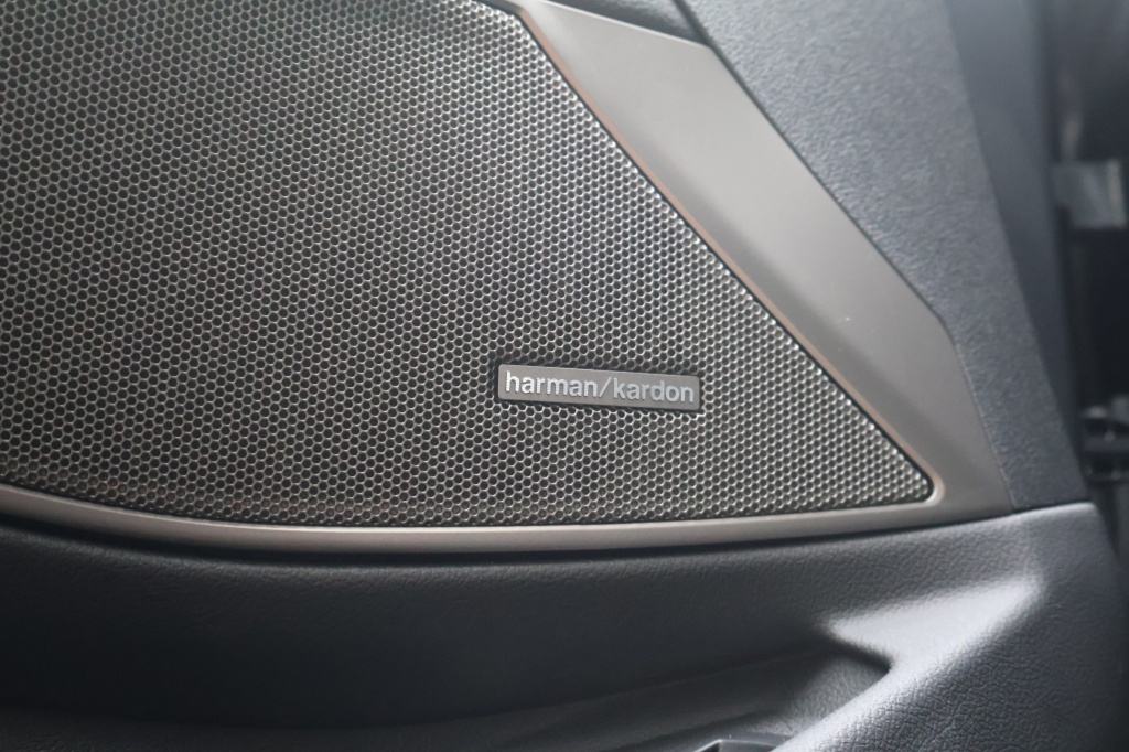 BMW 3 Serie BMW 3-Serie Touring (G21) 330e 292pk Aut | Harman/Kardon | Cruise | Carplay | Keyless | Stoelverwarming