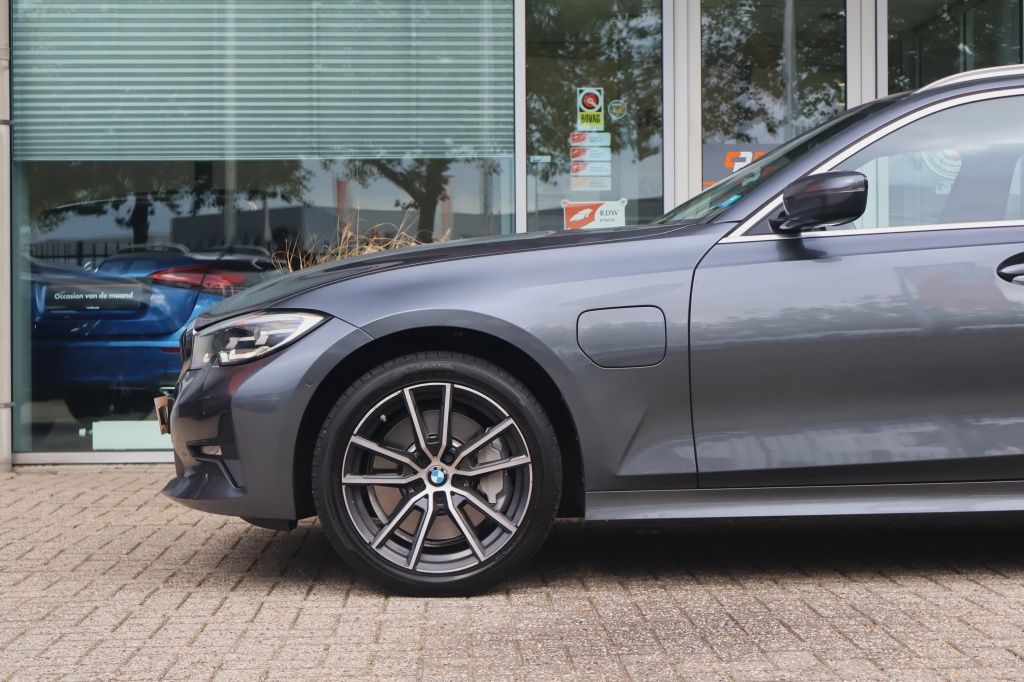 BMW 3 Serie BMW 3-Serie Touring (G21) 330e 292pk Aut | Harman/Kardon | Cruise | Carplay | Keyless | Stoelverwarming