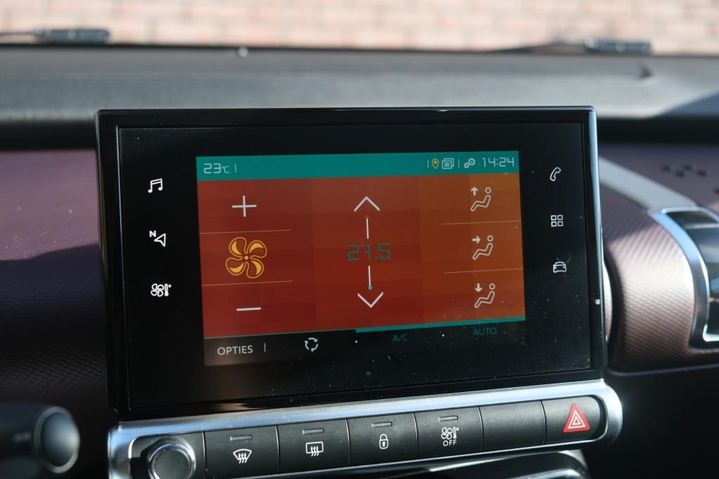 Citroën C4 Cactus Citroen C4 Cactus 1.2 PureTech 130pk Shine – Panoramadak – Achteruitrijcamera – Apple CarPlay –  Navigatiesysteem – Keyless entry – Parkeersensoren – Automatische airconditioning – Cruise control