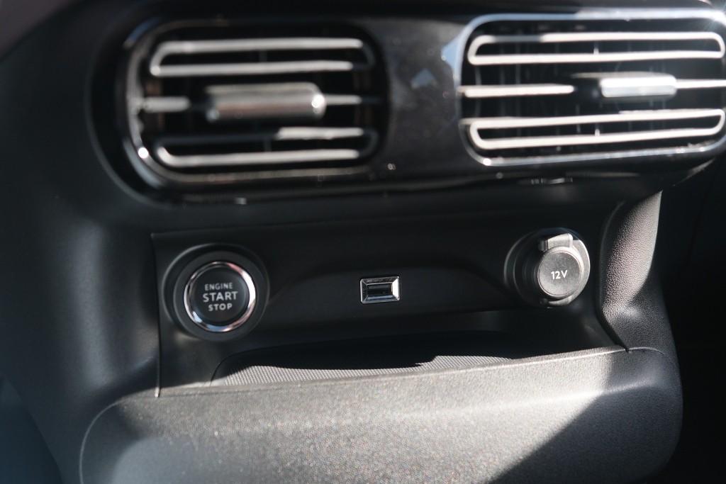 Citroën C4 Cactus Citroen C4 Cactus 1.2 PureTech 130pk Shine – Panoramadak – Achteruitrijcamera – Apple CarPlay –  Navigatiesysteem – Keyless entry – Parkeersensoren – Automatische airconditioning – Cruise control