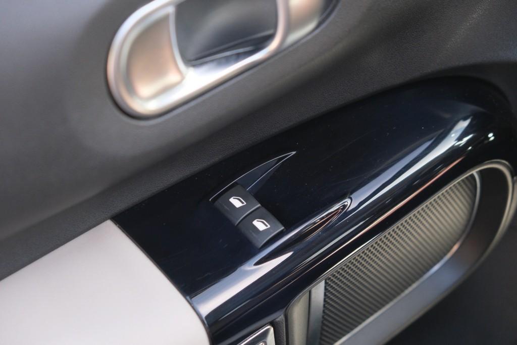 Citroën C4 Cactus Citroen C4 Cactus 1.2 PureTech 130pk Shine – Panoramadak – Achteruitrijcamera – Apple CarPlay –  Navigatiesysteem – Keyless entry – Parkeersensoren – Automatische airconditioning – Cruise control
