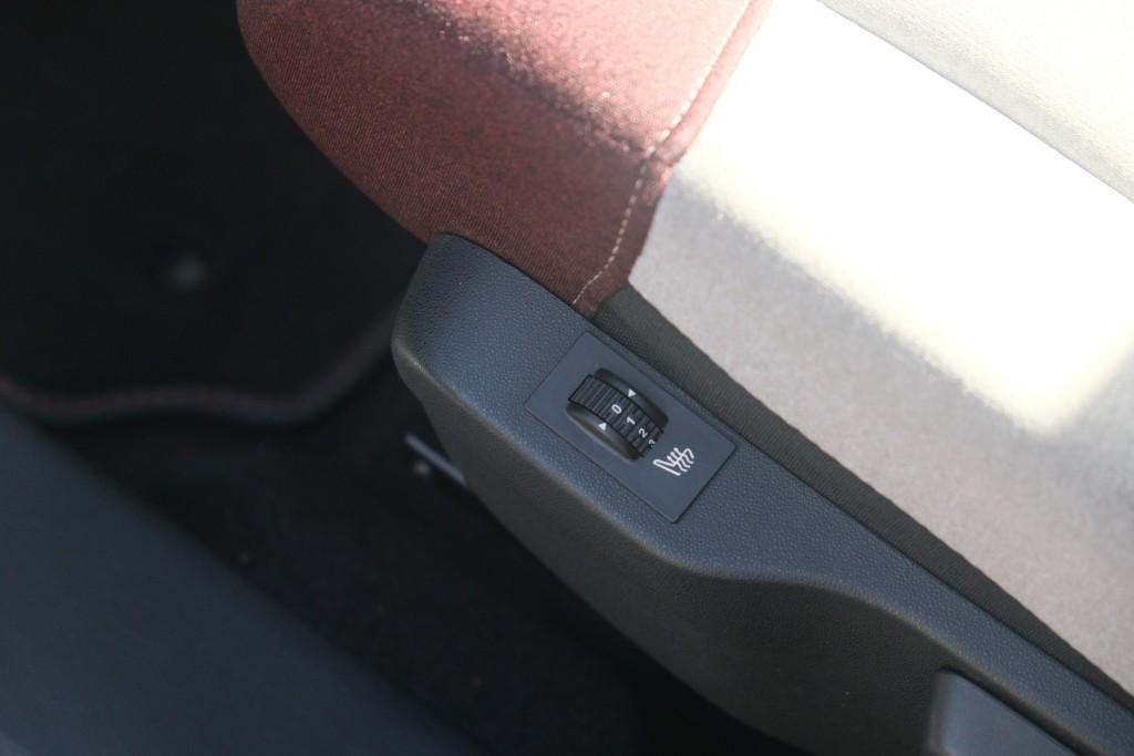 Citroën C4 Cactus Citroen C4 Cactus 1.2 PureTech 130pk Shine – Panoramadak – Achteruitrijcamera – Apple CarPlay –  Navigatiesysteem – Keyless entry – Parkeersensoren – Automatische airconditioning – Cruise control