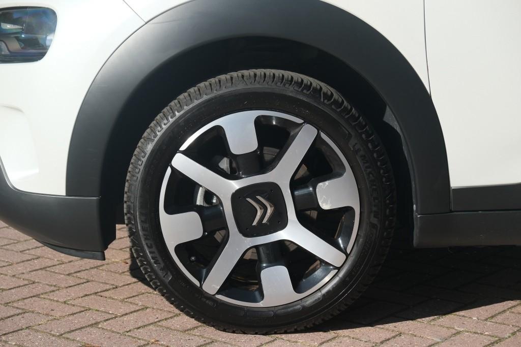 Citroën C4 Cactus Citroen C4 Cactus 1.2 PureTech 130pk Shine – Panoramadak – Achteruitrijcamera – Apple CarPlay –  Navigatiesysteem – Keyless entry – Parkeersensoren – Automatische airconditioning – Cruise control