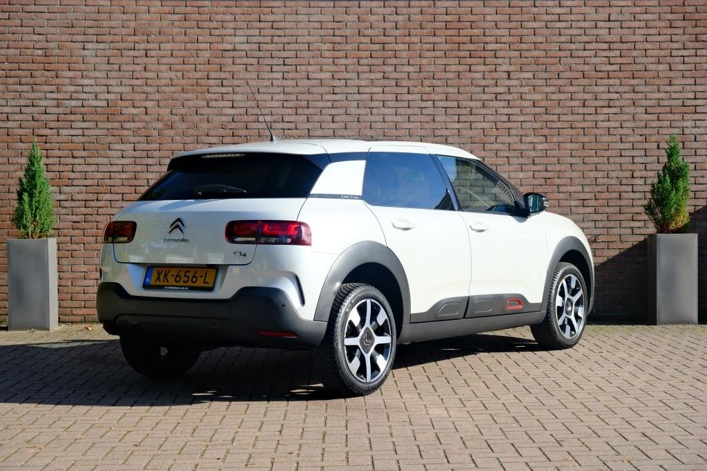 Citroën C4 Cactus Citroen C4 Cactus 1.2 PureTech 130pk Shine – Panoramadak – Achteruitrijcamera – Apple CarPlay –  Navigatiesysteem – Keyless entry – Parkeersensoren – Automatische airconditioning – Cruise control