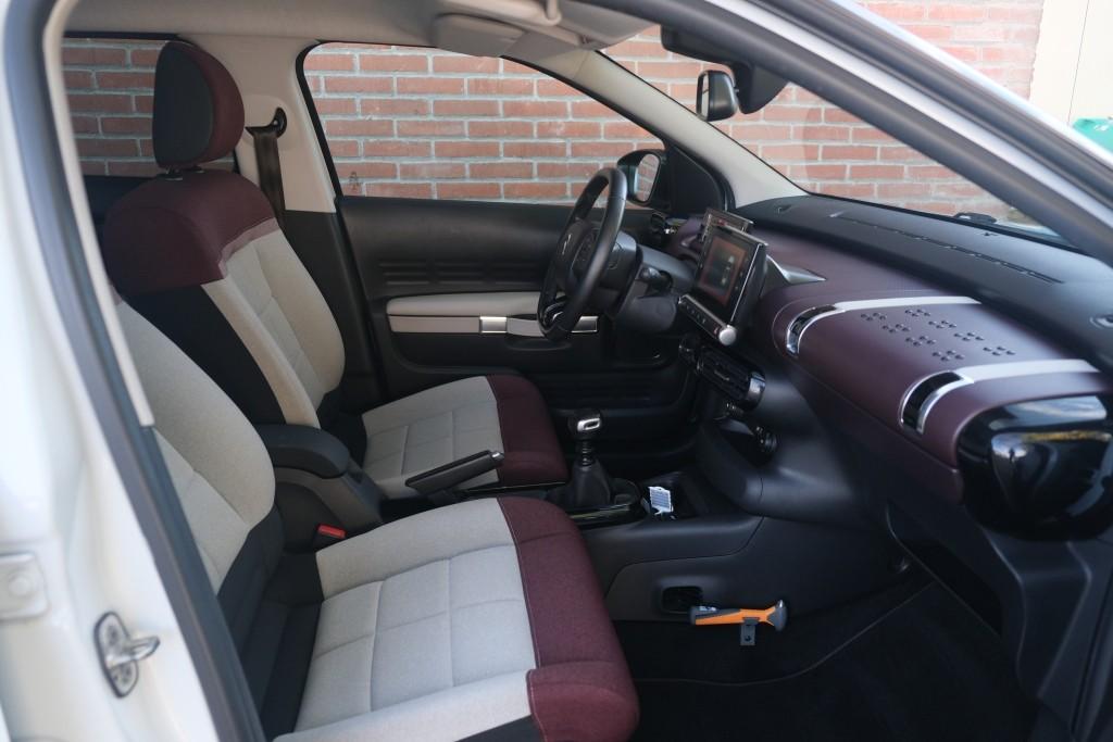 Citroën C4 Cactus Citroen C4 Cactus 1.2 PureTech 130pk Shine – Panoramadak – Achteruitrijcamera – Apple CarPlay –  Navigatiesysteem – Keyless entry – Parkeersensoren – Automatische airconditioning – Cruise control
