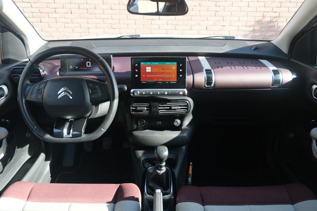 Citroën C4 Cactus Citroen C4 Cactus 1.2 PureTech 130pk Shine – Panoramadak – Achteruitrijcamera – Apple CarPlay –  Navigatiesysteem – Keyless entry – Parkeersensoren – Automatische airconditioning – Cruise control