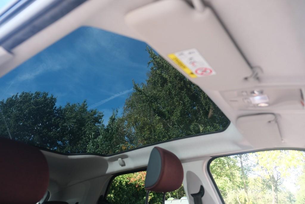 Citroën C4 Cactus Citroen C4 Cactus 1.2 PureTech 130pk Shine – Panoramadak – Achteruitrijcamera – Apple CarPlay –  Navigatiesysteem – Keyless entry – Parkeersensoren – Automatische airconditioning – Cruise control