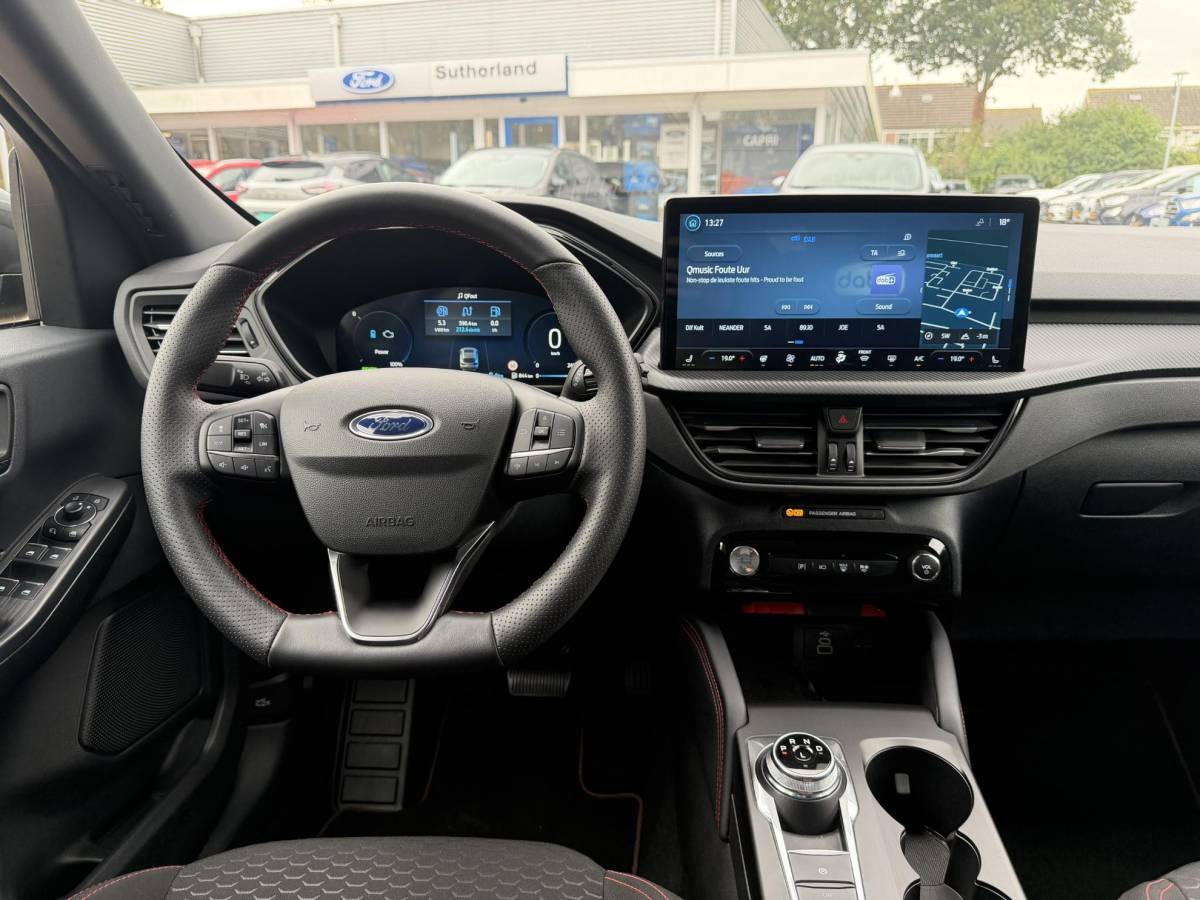 Ford Kuga Ford Kuga 2.5 PHEV ST-Line | Wegklapbare trekhaak (elektrisch bedienbaar) | Driver Assistance Pack | Winter Pack | 19 inch lichtmetalen velgen in Absolute Black/Machined