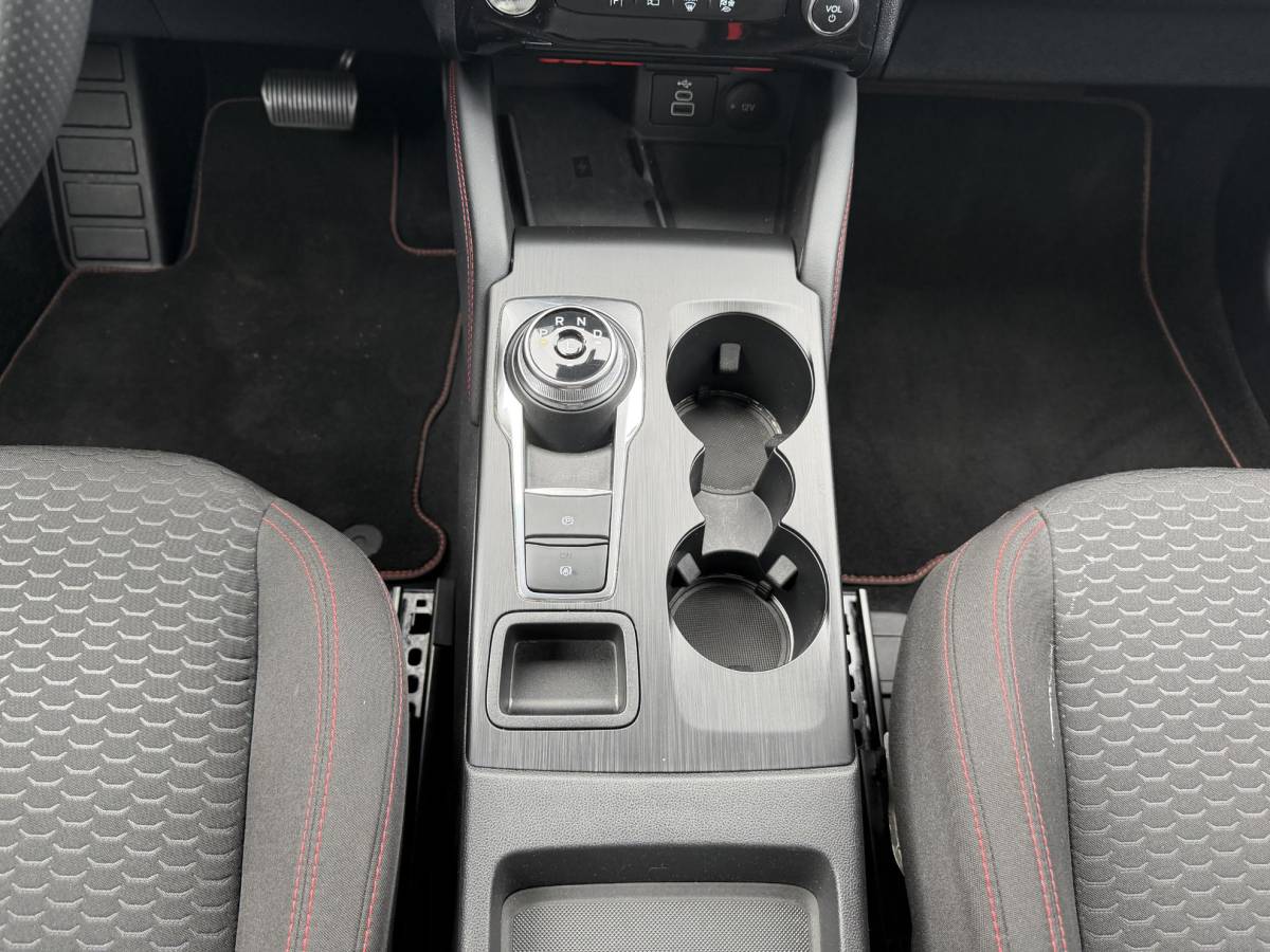 Ford Kuga Ford Kuga 2.5 PHEV ST-Line | Wegklapbare trekhaak (elektrisch bedienbaar) | Driver Assistance Pack | Winter Pack | 19 inch lichtmetalen velgen in Absolute Black/Machined