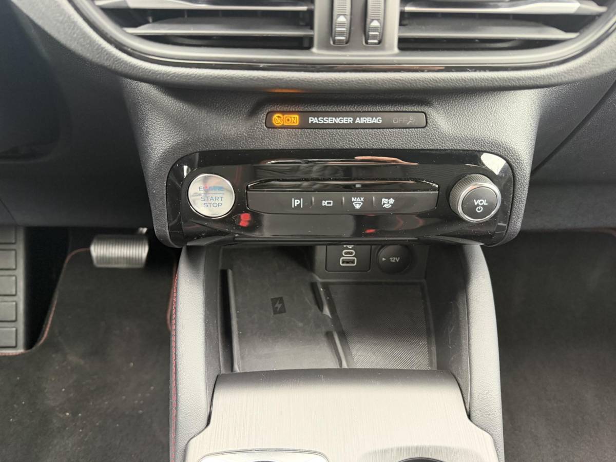 Ford Kuga Ford Kuga 2.5 PHEV ST-Line | Wegklapbare trekhaak (elektrisch bedienbaar) | Driver Assistance Pack | Winter Pack | 19 inch lichtmetalen velgen in Absolute Black/Machined