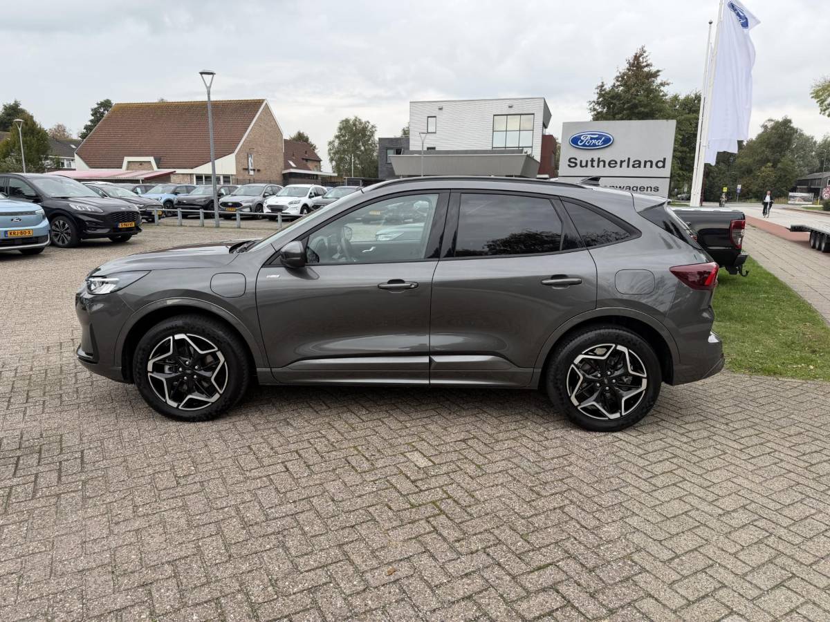 Ford Kuga Ford Kuga 2.5 PHEV ST-Line | Wegklapbare trekhaak (elektrisch bedienbaar) | Driver Assistance Pack | Winter Pack | 19 inch lichtmetalen velgen in Absolute Black/Machined