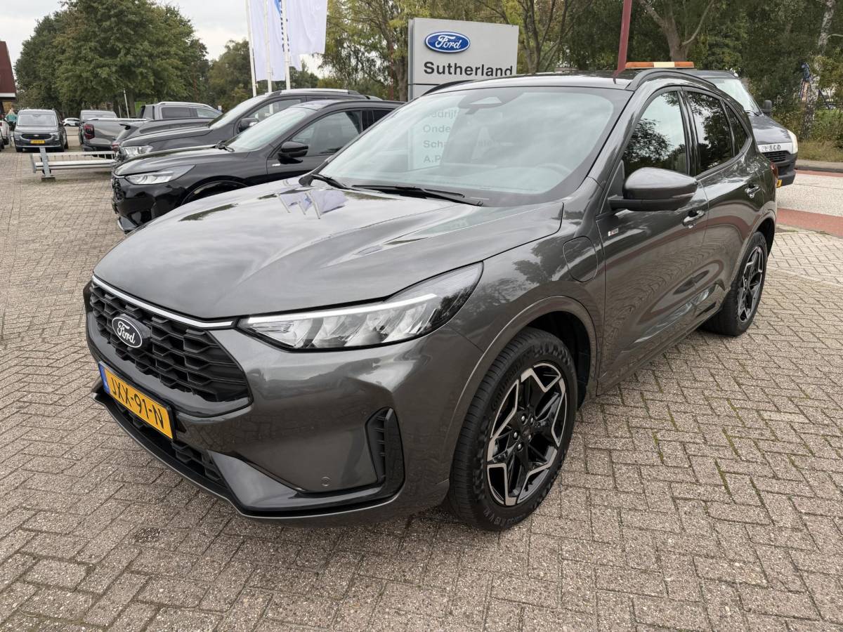 Ford Kuga Ford Kuga 2.5 PHEV ST-Line | Wegklapbare trekhaak (elektrisch bedienbaar) | Driver Assistance Pack | Winter Pack | 19 inch lichtmetalen velgen in Absolute Black/Machined