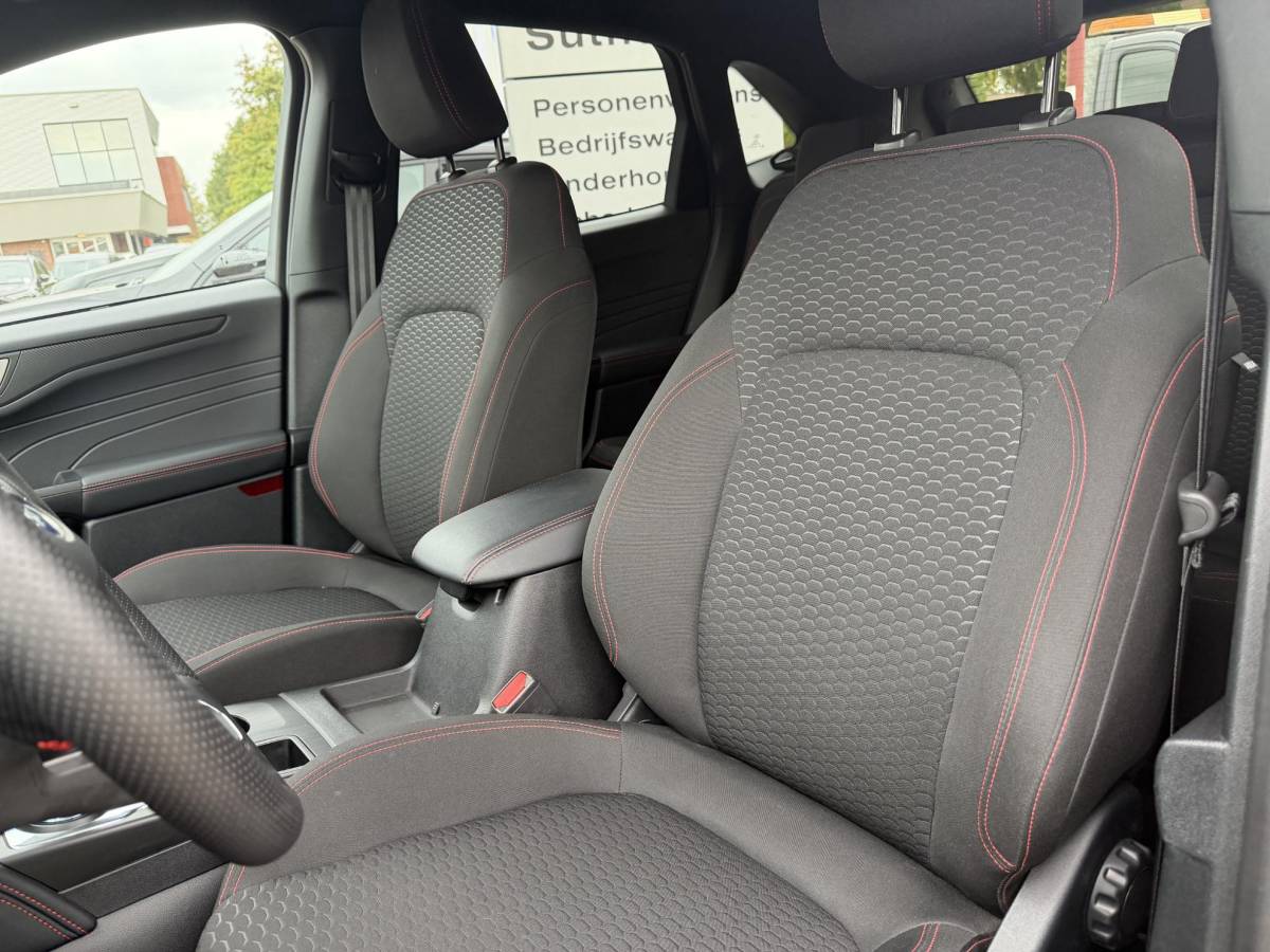 Ford Kuga Ford Kuga 2.5 PHEV ST-Line | Wegklapbare trekhaak (elektrisch bedienbaar) | Driver Assistance Pack | Winter Pack | 19 inch lichtmetalen velgen in Absolute Black/Machined