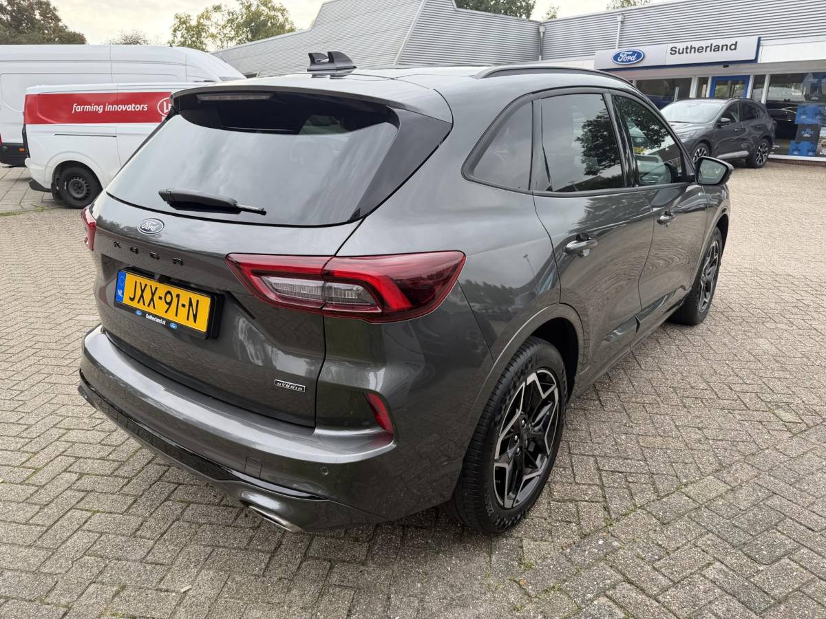 Ford Kuga Ford Kuga 2.5 PHEV ST-Line | Wegklapbare trekhaak (elektrisch bedienbaar) | Driver Assistance Pack | Winter Pack | 19 inch lichtmetalen velgen in Absolute Black/Machined