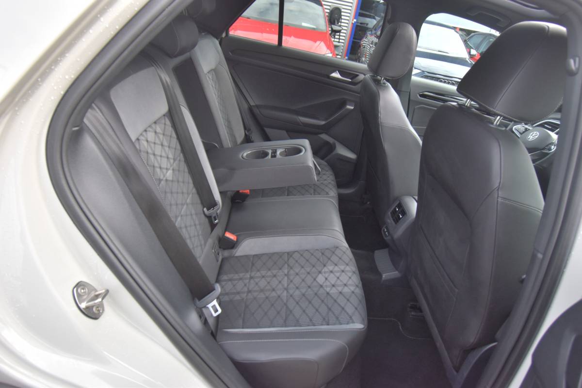 Volkswagen T-Roc Volkswagen T-Roc 1.5 TSI R-Line Business+ , FACELIFT  !! , EL PANODAK  , LMV19 ,  A UITRIJ CAM  ,  VIRTUAL COCKPIT , NAVI , CLIMATR ,
