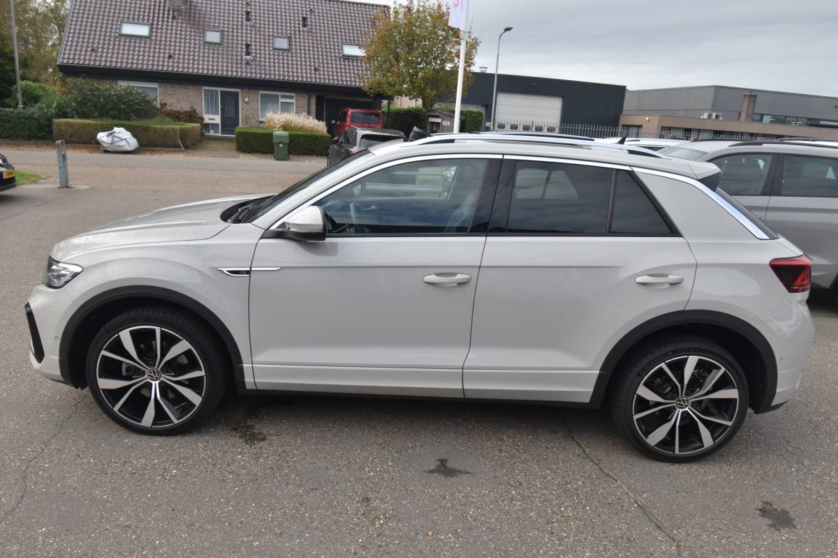 Volkswagen T-Roc Volkswagen T-Roc 1.5 TSI R-Line Business+ , FACELIFT  !! , EL PANODAK  , LMV19 ,  A UITRIJ CAM  ,  VIRTUAL COCKPIT , NAVI , CLIMATR ,