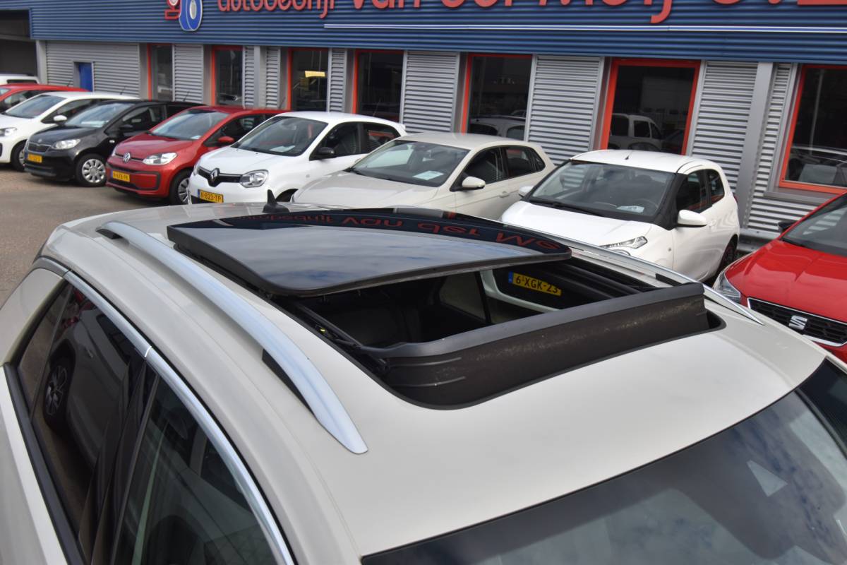 Volkswagen T-Roc Volkswagen T-Roc 1.5 TSI R-Line Business+ , FACELIFT  !! , EL PANODAK  , LMV19 ,  A UITRIJ CAM  ,  VIRTUAL COCKPIT , NAVI , CLIMATR ,