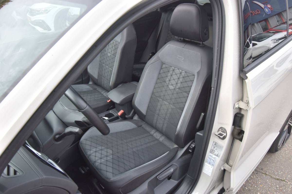 Volkswagen T-Roc Volkswagen T-Roc 1.5 TSI R-Line Business+ , FACELIFT  !! , EL PANODAK  , LMV19 ,  A UITRIJ CAM  ,  VIRTUAL COCKPIT , NAVI , CLIMATR ,