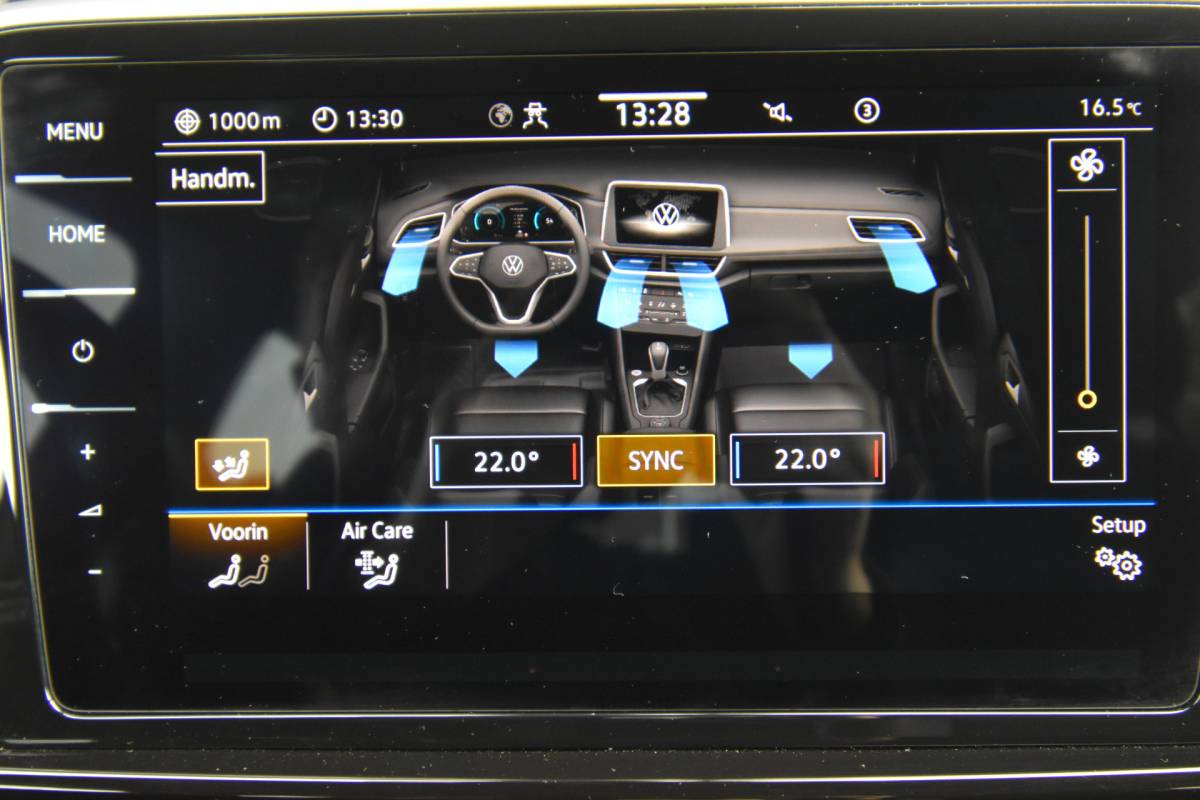 Volkswagen T-Roc Volkswagen T-Roc 1.5 TSI R-Line Business+ , FACELIFT  !! , EL PANODAK  , LMV19 ,  A UITRIJ CAM  ,  VIRTUAL COCKPIT , NAVI , CLIMATR ,