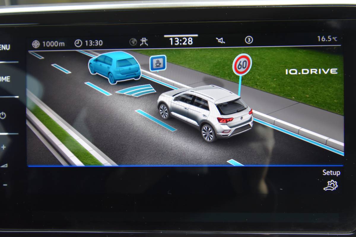Volkswagen T-Roc Volkswagen T-Roc 1.5 TSI R-Line Business+ , FACELIFT  !! , EL PANODAK  , LMV19 ,  A UITRIJ CAM  ,  VIRTUAL COCKPIT , NAVI , CLIMATR ,
