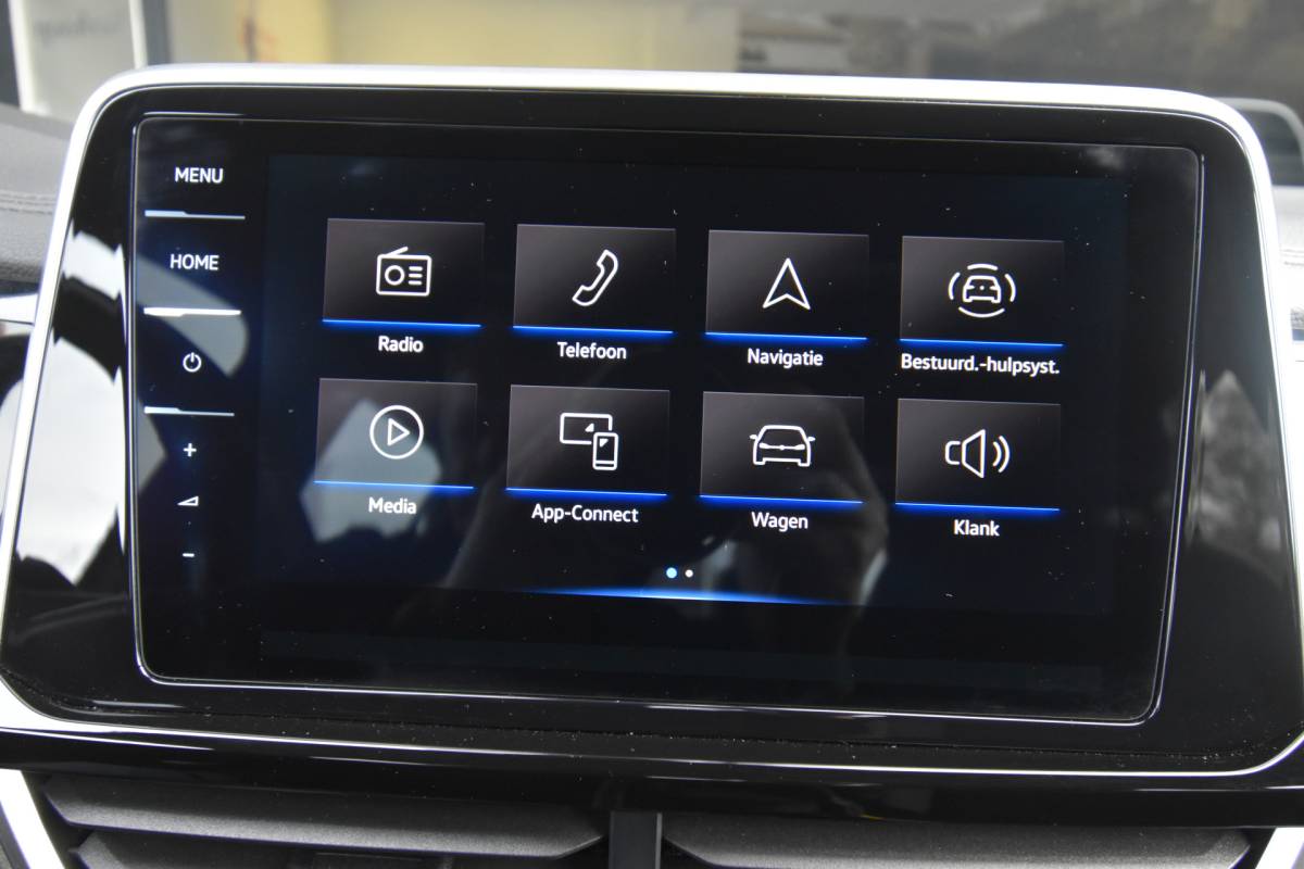 Volkswagen T-Roc Volkswagen T-Roc 1.5 TSI R-Line Business+ , FACELIFT  !! , EL PANODAK  , LMV19 ,  A UITRIJ CAM  ,  VIRTUAL COCKPIT , NAVI , CLIMATR ,