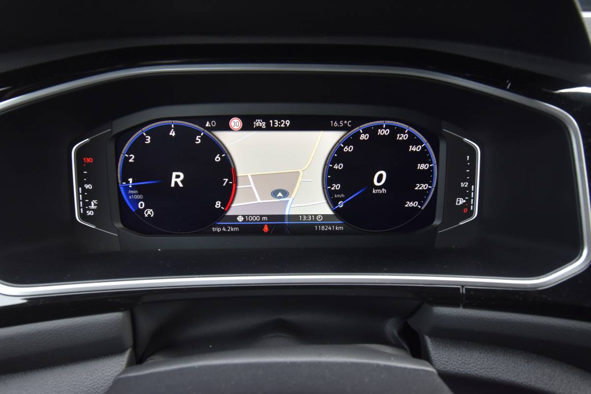 Volkswagen T-Roc Volkswagen T-Roc 1.5 TSI R-Line Business+ , FACELIFT  !! , EL PANODAK  , LMV19 ,  A UITRIJ CAM  ,  VIRTUAL COCKPIT , NAVI , CLIMATR ,
