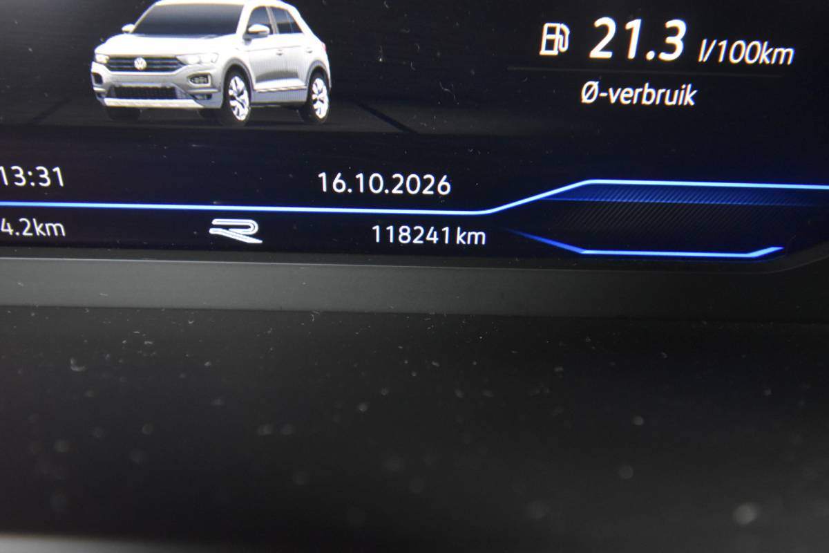 Volkswagen T-Roc Volkswagen T-Roc 1.5 TSI R-Line Business+ , FACELIFT  !! , EL PANODAK  , LMV19 ,  A UITRIJ CAM  ,  VIRTUAL COCKPIT , NAVI , CLIMATR ,