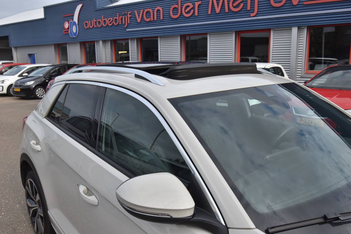 Volkswagen T-Roc Volkswagen T-Roc 1.5 TSI R-Line Business+ , FACELIFT  !! , EL PANODAK  , LMV19 ,  A UITRIJ CAM  ,  VIRTUAL COCKPIT , NAVI , CLIMATR ,