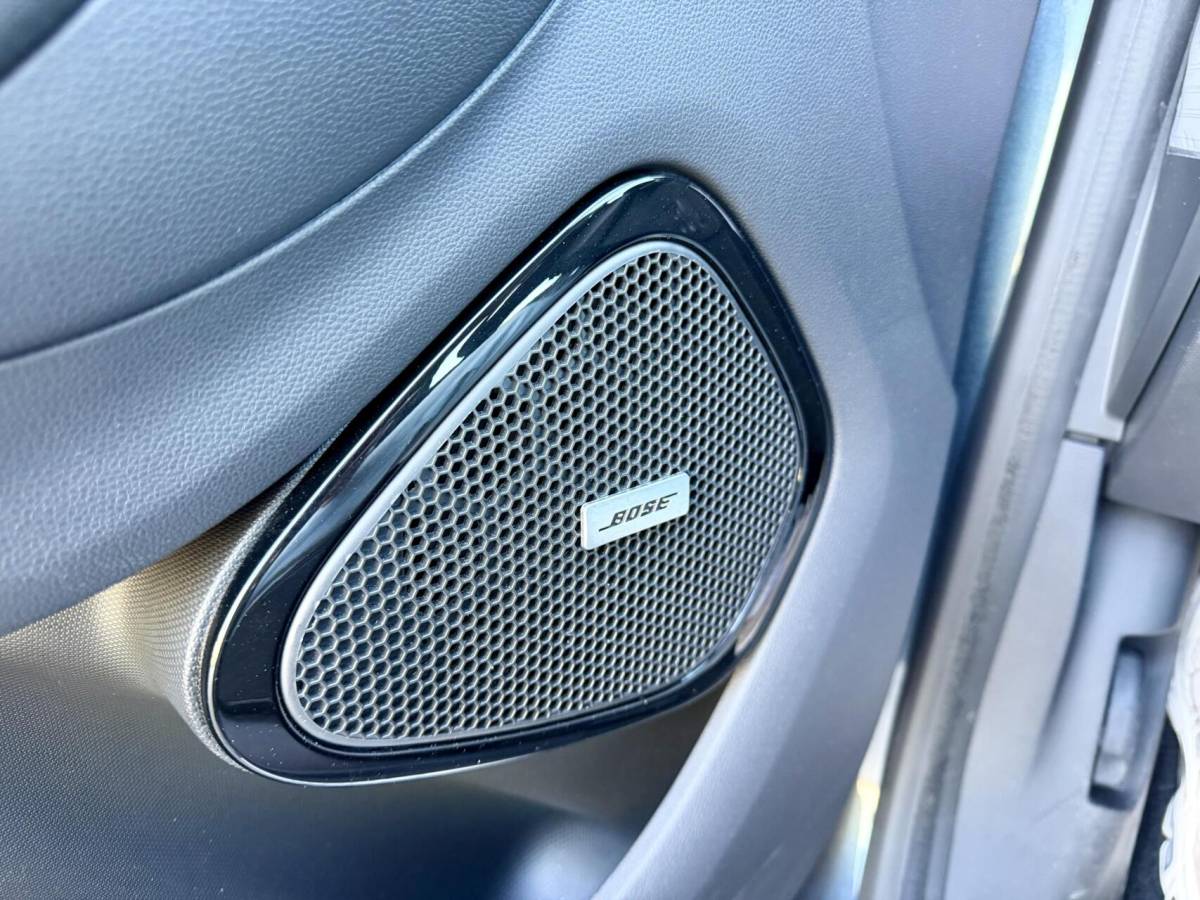 Renault ZOE Renault Zoe R110 Limited 41 kWh 🔋 | Koop Accu | LAGE KM | Camera | Carplay | BOSE | 5 Deurs |